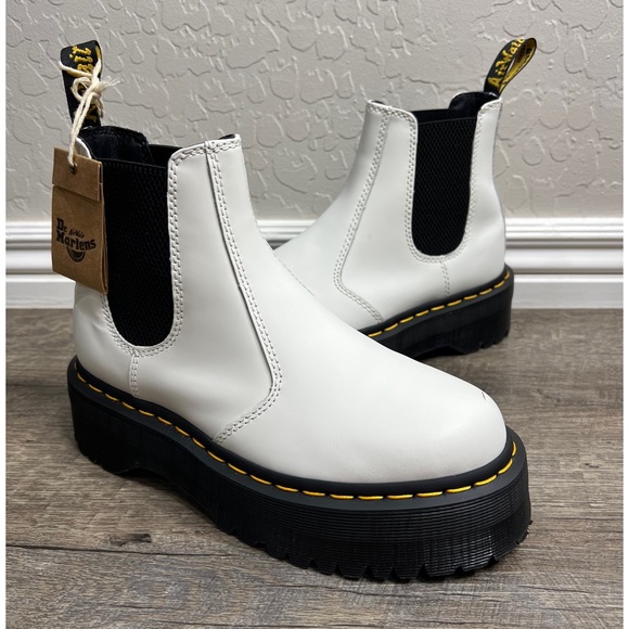 NEW Dr. Martens 2976 Quad Platform Chelsea Boot White Smooth Leather US 7 - Picture 3 of 11